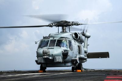 नौदलाच्या ताफ्यात एमएच 60 आर सीहॉक्स नवीन बहुउद्देशीय हेलिकॉप्टर होणार दाखल