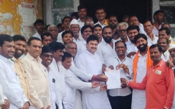 पालम तहसीलदार मार्फत मुख्यमंत्री देवेंद्र फडणवीस यांच्याकडे शेतकऱ्यांना मदतीची मागणी