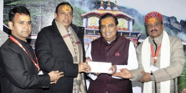 मुकेश अंबानींची बद्रीनाथ-केदारनाथ मंदिर समितीला १० कोटींची देणगी
