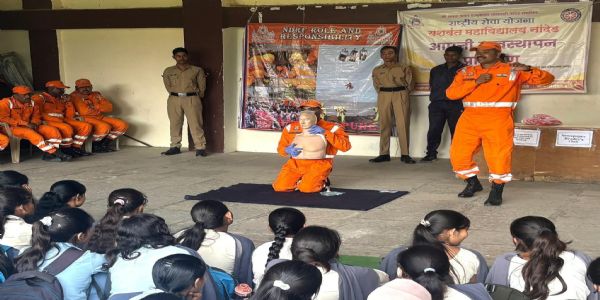 नांदेड : आपत्ती व्यवस्थापन प्राधिकरणातर्फे एनडीआरएफ पुणे पथकाचे मार्गदर्शन