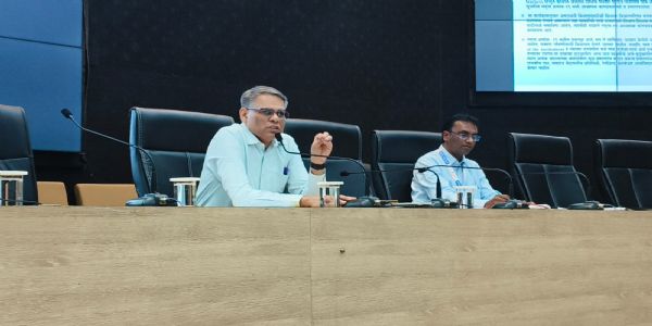 अकोला : मुख्याध्यापकांच्या कार्यशाळेत शिक्षक मतदार नोंदणीबाबत मार्गदर्शन!