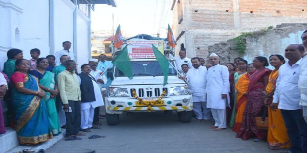 बीडमधील दुष्काळग्रस्त शेतकऱ्यांसाठी नांदगाव पेठमधून मदतीचा हात