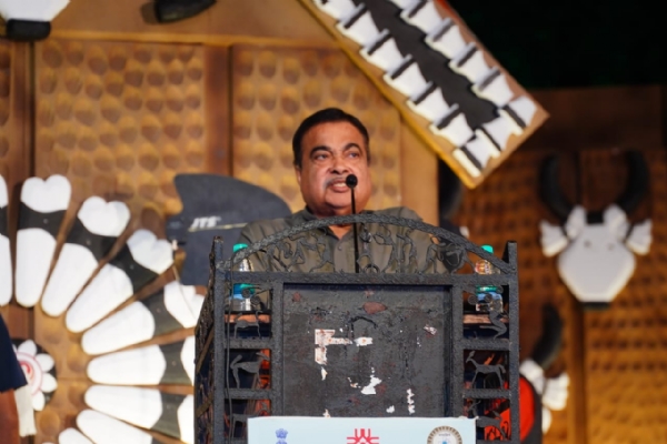 गडकरी
