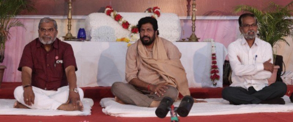 राष्ट्रसंतांच्या स्मृतीदिनी शेतकऱ्यांची वज्रमुठ  शेतकरी नेते मा. राजू शेट्टी, मा. अजित नवले आणि मा. बच्चू कडू यांची उपस्थिती