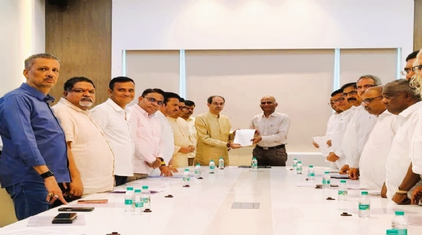 मविआ आणि मनसेच्या नेत्यांनी घेतली निवडणूक आयुक्तांची भेट