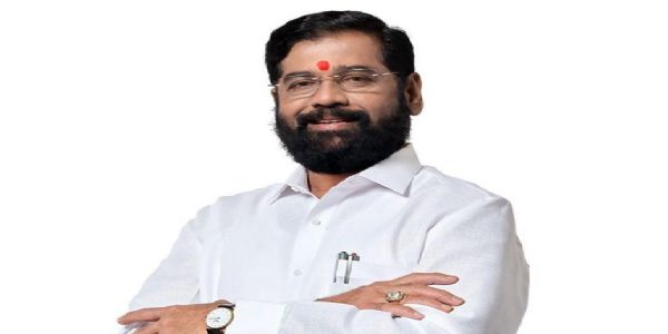नेहमी ऑनलाईन येणारे उद्धव ठाकरे प्रत्यक्ष मंत्रालयात पण तक्रारींसाठी - एकनाथ शिंदे
