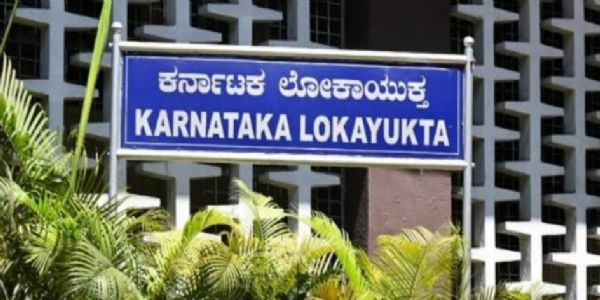 कर्नाटकातील १२ भ्रष्ट अधिकाऱ्यांच्या घरांवर लोकायुक्तांनी टाकले छापे