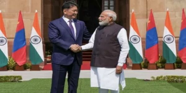 पंतप्रधान मोदींनी घेतली मंगोलियाच्या राष्ट्रपतींची भेट