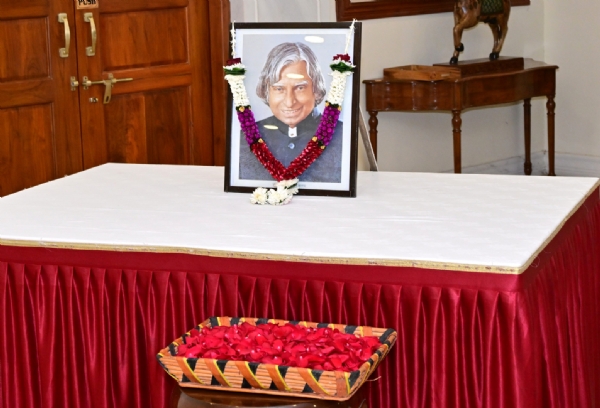 ए. पी. जे. अब्दुल कलाम यांच्या जयंतीनिमित्त राजभवन येथे वाचन प्रेरणा दिवस