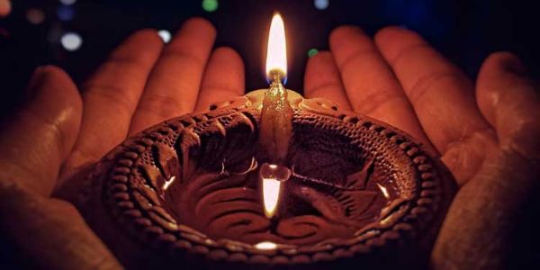 ज्ञानाचे दीप प्रज्वलित करूया.. अज्ञानाचा अंधार दूर करूया..!
