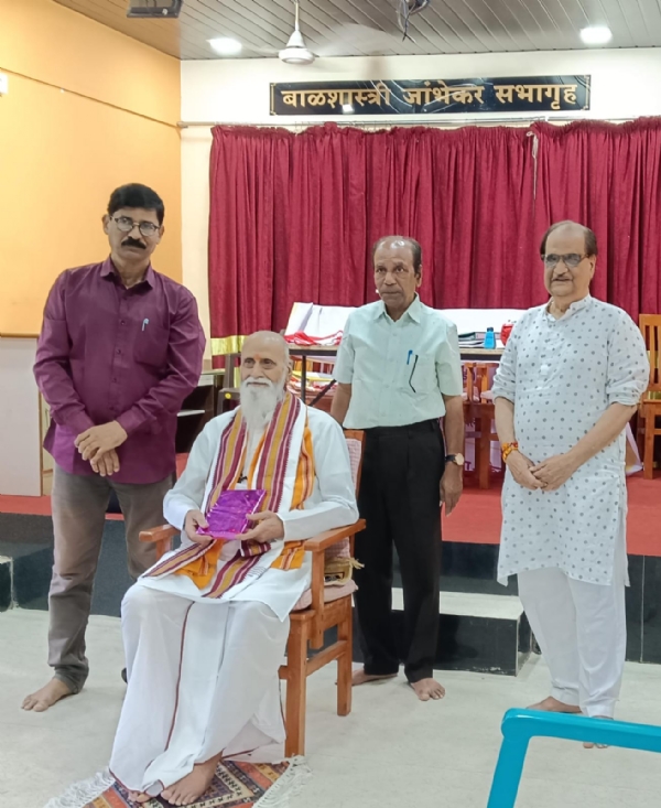 लोकमान्य टिळक वाचन मंदिराला सद्गुरूदास महाराजांची भेट