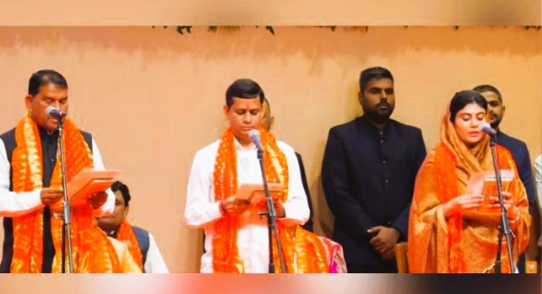 गुजरात मंत्रिमंडल विस्तारात शपथ घेताना हर्ष संघवी