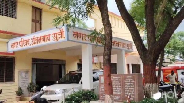 अंजनगाव सुर्जी नगरपरिषद निवडणुकीत पक्ष नेतृत्वाला पडलाय पेच राजकारण गतीमान : पक्ष नेतृत्वाला पडलाय पेच, नगराध्यक्षपद अनुसूचित जाती करीता राखीव.