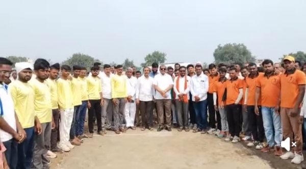 दीपावलीनिमित्त भव्य टेनिस बॉल क्रिकेट स्पर्धेचे उद्घाटन खासदार संजय जाधव यांच्या हस्ते