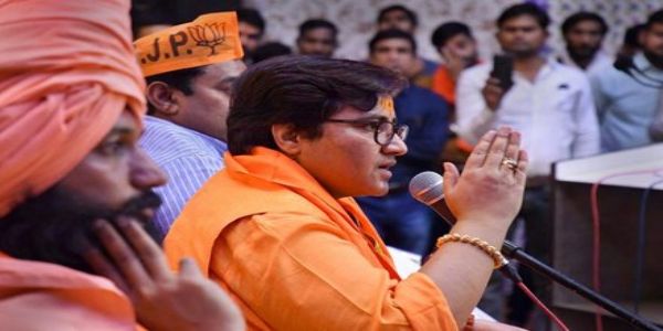 जर मुलगी ऐकत नसेल तर तिचे पाय तोडून टाका - प्रज्ञा ठाकूर