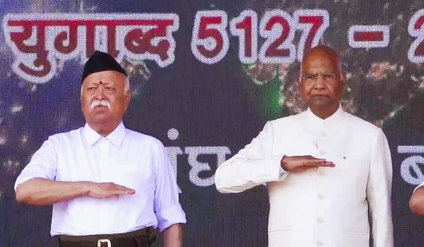 नागपूरच्या विजयादशमी उत्सवात डॉ. मोहन भागवत आणि रामनाथ कोविंद