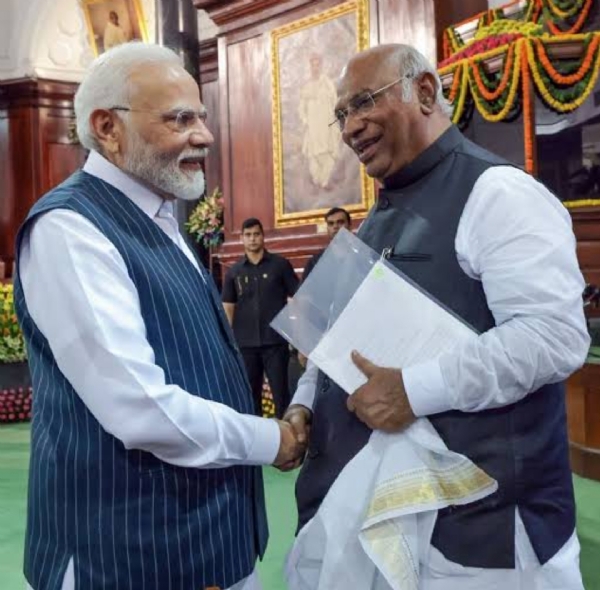 पंतप्रधान मोदी आणि खर्गे यांचा संग्रहित फोटो