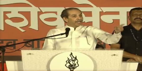शिवाजी पार्कवरील चिखल म्हणजे कमळाबाईची कृपा - उद्धव ठाकरे
