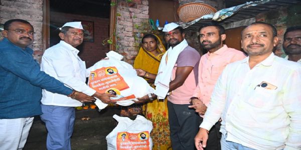 शिवसैनिकांनी दसऱ्याला उभारले पूरग्रस्तांच्या मदतीचे तोरण