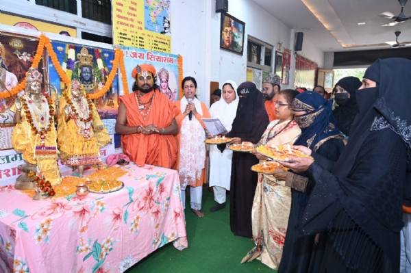 Muslim women  performed aarti Lord Ram