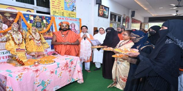 वाराणसी : मुस्लिम महिलांनी केली श्रीरामाची आरती