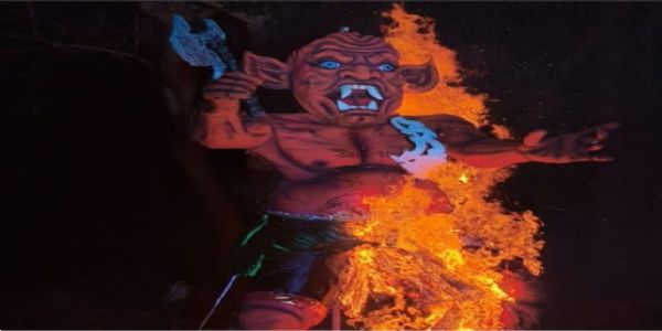 रत्नागिरीत 18 फुटी नरकासुराचे दहन