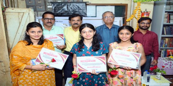 रत्नागिरी : जनसेवा ग्रंथालयातर्फे वाचक पुरस्कार प्रदान