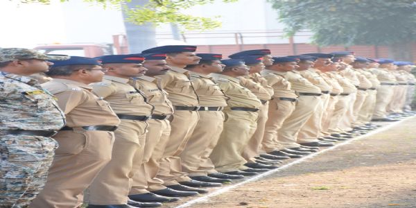 बीड जिल्हा पोलीस दला तर्फे सर्व शहीद पोलीस जवानांना अभिवादन