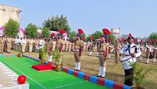 हुतात्मा दिनानिमित्त शूर जवानांना व पोलीस शहिदांना श्रद्धांजली अर्पण
