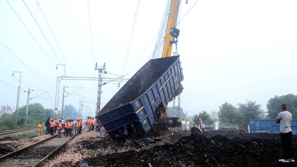 Goods train coaches derail in Mathura