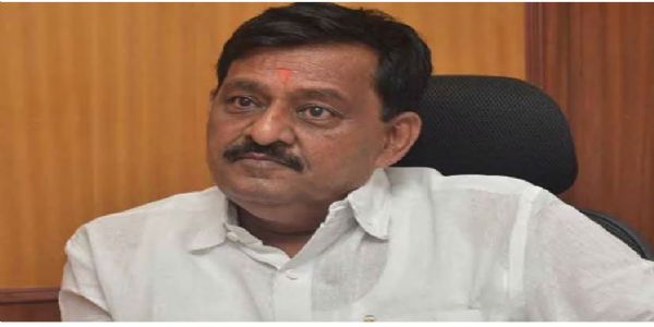 बाहेरून येणाऱ्यांनी किमान ३-४ वर्ष पक्षाचं काम करावं - सुभाष देशमुख