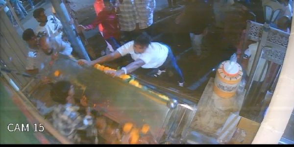 अकोला रेल्वे स्थानक परिसरातील चहाच्या दुकानाची तोडफोड