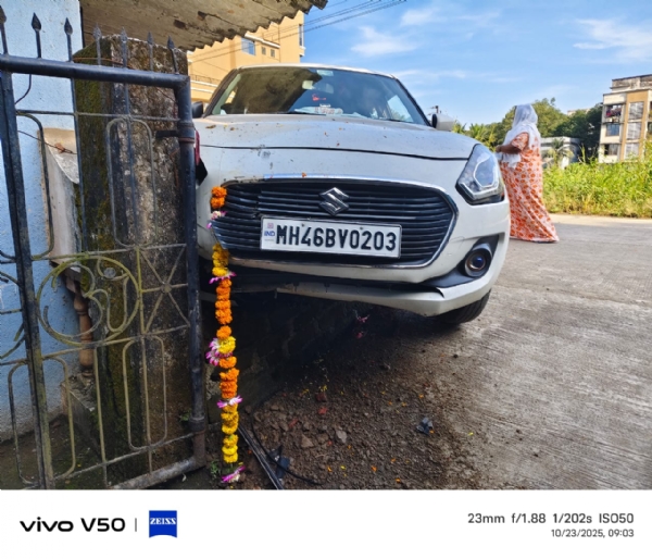 रात्रीचा दुर्दैवी अपघात! नेरळमध्ये कारने दुकानाला दिली धडक, चालकाचा मृत्यू रात्रीचा दुर्दैवी अपघात! नेरळमध्ये कारने दुकानाला दिली धडक, चालकाचा मृत्यू