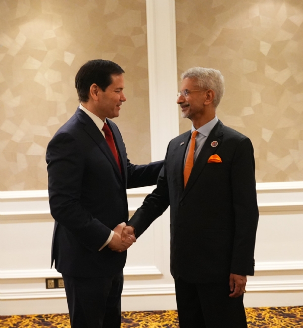 जयशंकर यांनी मलेशियात अमेरिकेचे परराष्ट्र मंत्री मार्को रुबियो यांची घेतली भेट जयशंकर यांनी मलेशियात अमेरिकेचे परराष्ट्र मंत्री मार्को रुबियो यांची घेतली भेट