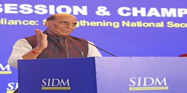 देशांतर्गत संरक्षण उद्योगात खाजगी क्षेत्राचे योगदान ५० टक्क्यांपर्यंत वाढवण्याचे आवाहन