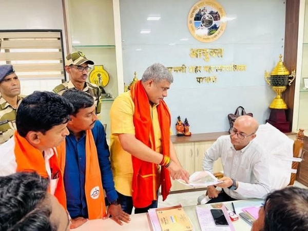 शिवसेनेने इशारा देताच अनधिकृत नामफलकांवर मनपाची झटपट कारवाई