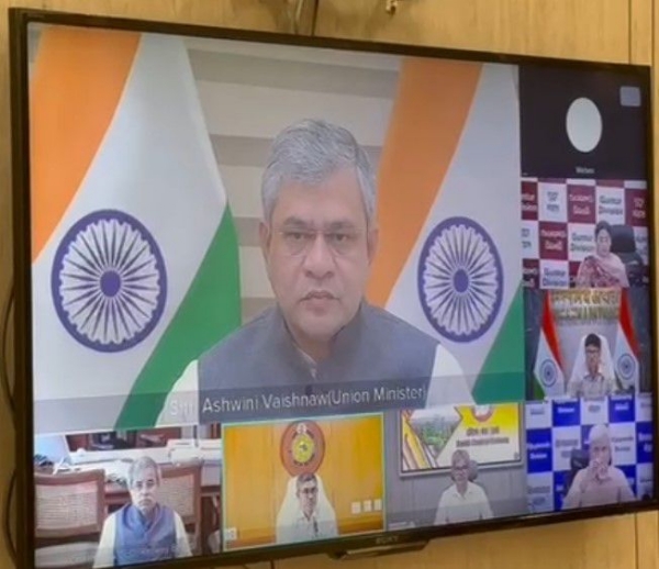 अश्विनी वैष्णव यांनी चक्रीवादळ मोंथा साठीच्या तयारीचा आढावा घेतला