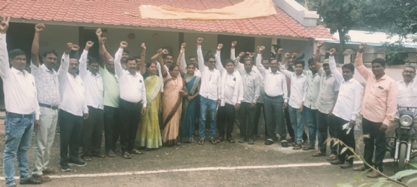 बैठकीला उपस्थित समाज बांधव