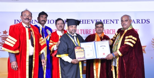 सामाजिक कार्यकर्ते युयुत्सु आर्ते यांना डॉक्टरेट प्रदान सामाजिक कार्यकर्ते युयुत्सु आर्ते यांना डॉक्टरेट प्रदान