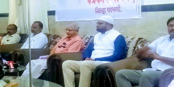 शासनाने सर्वसामान्यांच्या बाजूने उभे राहावे – प्रकाश आंबेडकर