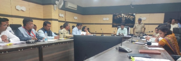 जिल्हाधिकारी राहुल गुप्ता यांनी घेतला जिल्हा वार्षिक योजनेचा आढावा