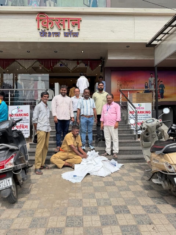 बंदी असलेल्या प्लास्टिक वापरावर मनपाची कारवाई – किसान मॉलला पाच हजारांचा दंड