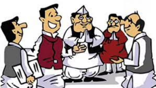 जनतेच्या दारी, पुन्हा हजेरी भारी!...  शहरातील प्रभागात स्वयंघोषित पदव्यांनी सजलेले फलक आणि बॅनर