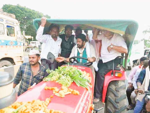 नागपुरात आंदोलन करताना बच्चू कडू