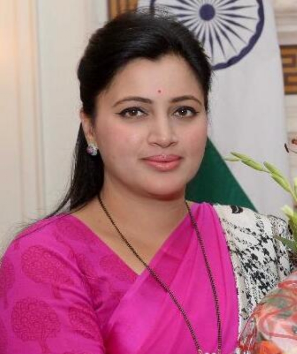 भाजप नेत्या व माजी खासदार नवनीत राणा यांना गँग रेप करण्याची धमकी