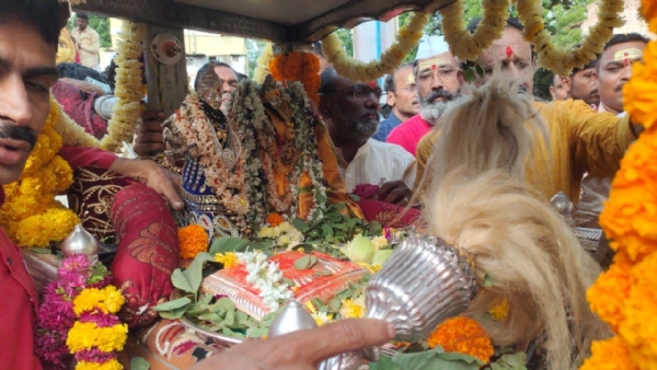 भक्तिरसात न्हालेली अंबादेवी-एकवीरा देवीची पालखी यात्रा हजारो भक्त पालकी यात्रेत सहभागी