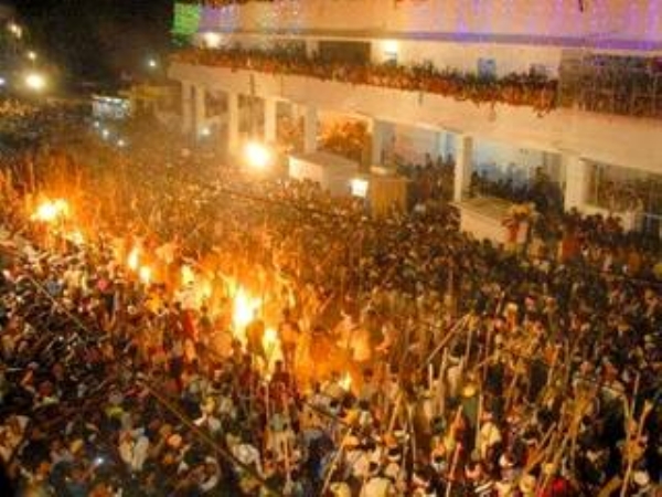 आंध्र प्रदेशात देवरगट्टू बन्नी उत्सवादरम्यान २ जणांचा मृत्यू; ९० जण जखमी