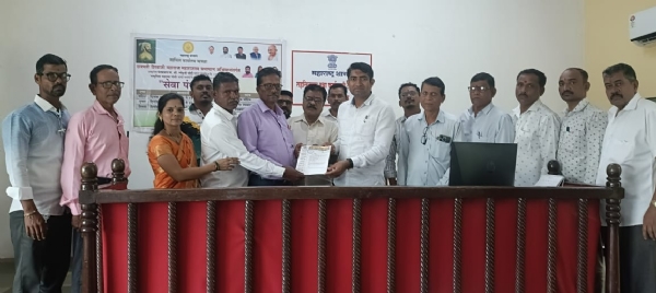 पावसाने उध्वस्त शेती; शेतकऱ्यांच्या वेदना शासनापर्यंत पोहोचवणारे कुणबी समाजाचे निवेदन पावसाने उध्वस्त शेती; शेतकऱ्यांच्या वेदना शासनापर्यंत पोहोचवणारे कुणबी समाजाचे निवेदन