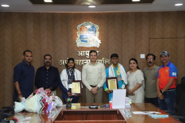 आशियाई क्रीडा स्पर्धेत रौप्यपदक प्राप्त करणाऱ्या शौर्या अंबुरे, हर्ष राऊत यांचा आयुक्त सौरभ राव यांनी केला सन्मान आशियाई क्रीडा स्पर्धेत रौप्यपदक प्राप्त करणाऱ्या शौर्या अंबुरे, हर्ष राऊत यांचा आयुक्त सौरभ राव यांनी केला सन्मान