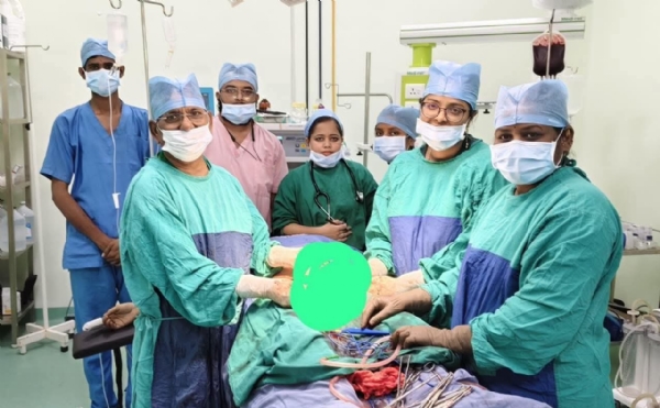 आर.पी. हॉस्पिटलमध्ये गर्भवती महिलेला मिळाले जीवनदान मृत बाळामुळे महिलेचा जिव आला होता धोक्यात आर.पी. हॉस्पिटलमध्ये गर्भवती महिलेला मिळाले जीवनदान मृत बाळामुळे महिलेचा जिव आला होता धोक्यात